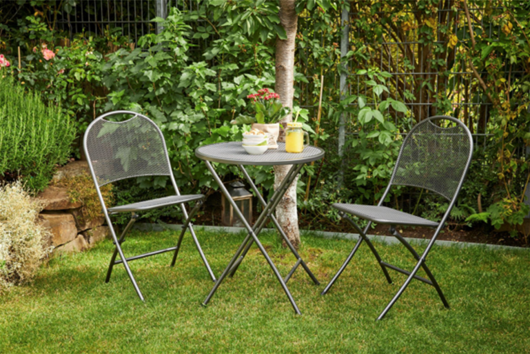 Kreamitisch Santo und Positionsstuhl Comido.png GC Lueske Cafe-Latte-Set.png