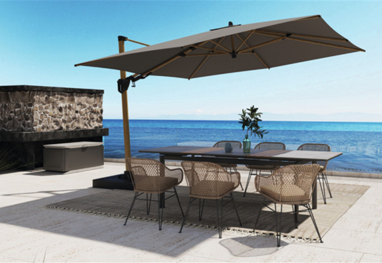 Kreamitisch Santo und Positionsstuhl Comido.png GC Lueske RoyalRiviera_154763_154764_RoyalGarden.png